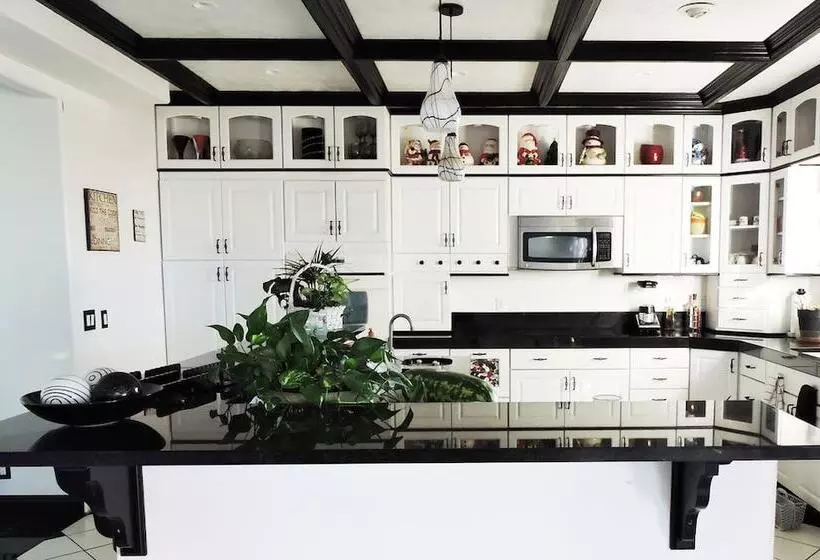 ペンション Lake Powell Manor