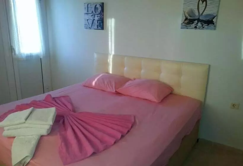 Yona Motel