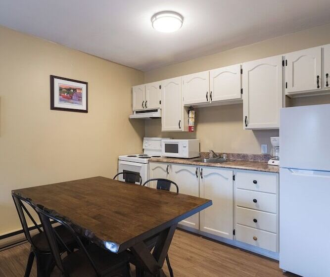 Georges Mountain Village