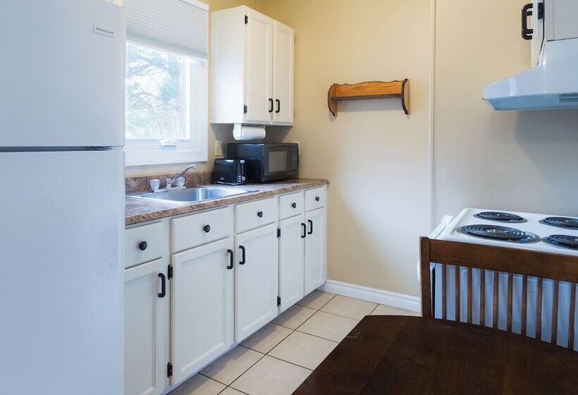 Georges Mountain Village