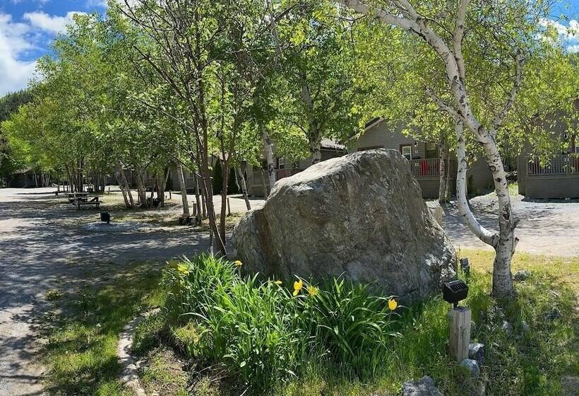 Georges Mountain Village