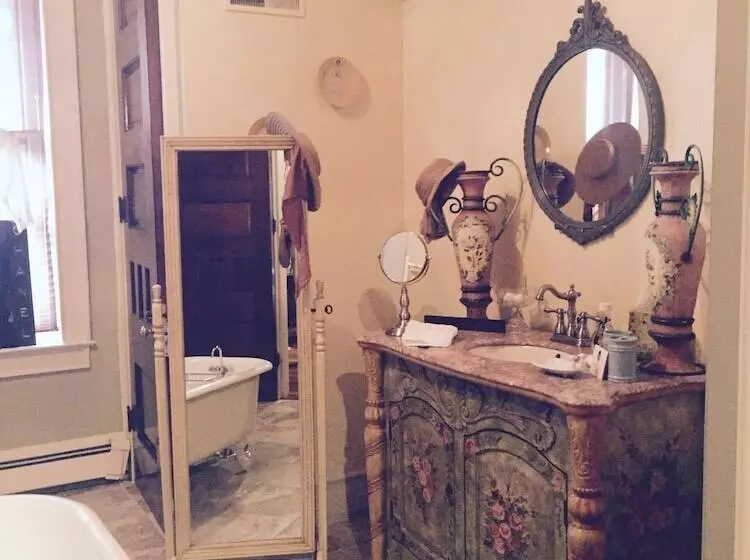 Grace Manor Bed And Breakfast