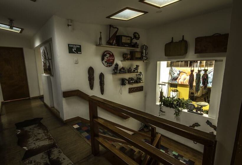 Hostal De La 57   Hostel