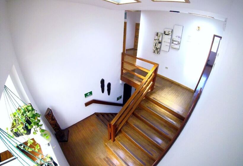 Hostal De La 57   Hostel