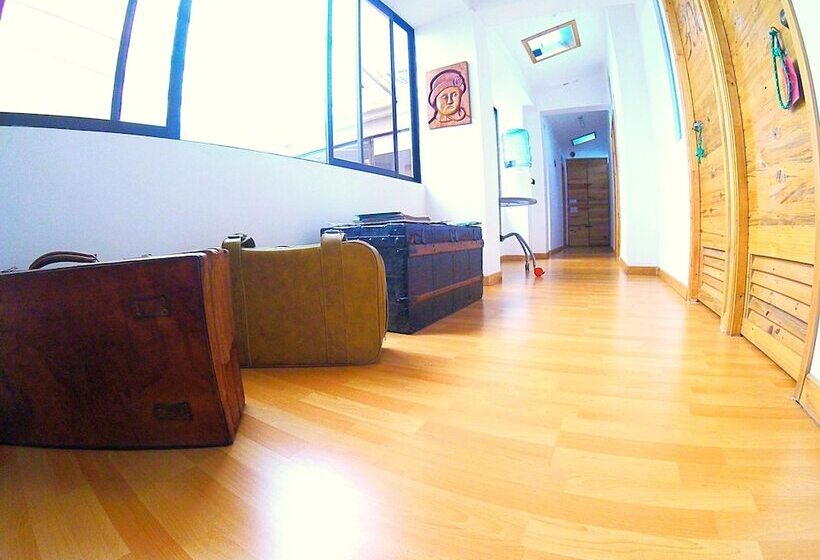 Hostal De La 57   Hostel