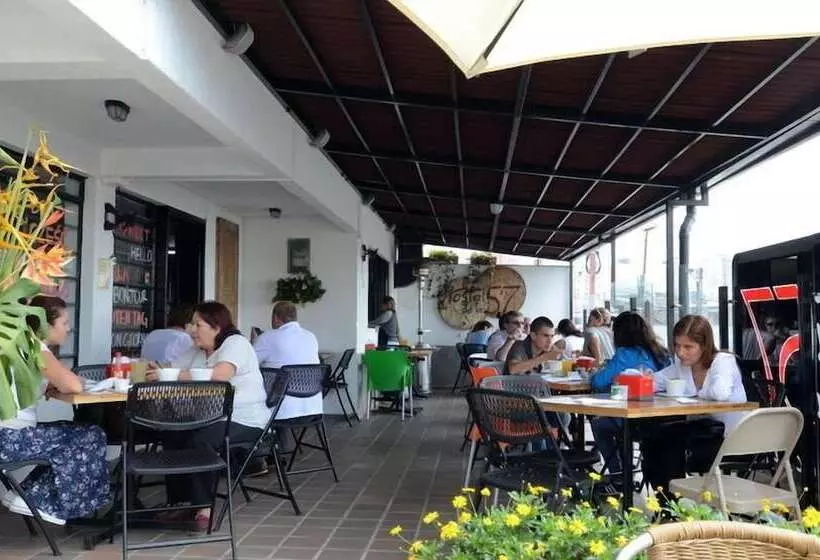 Hostal De La 57   Hostel