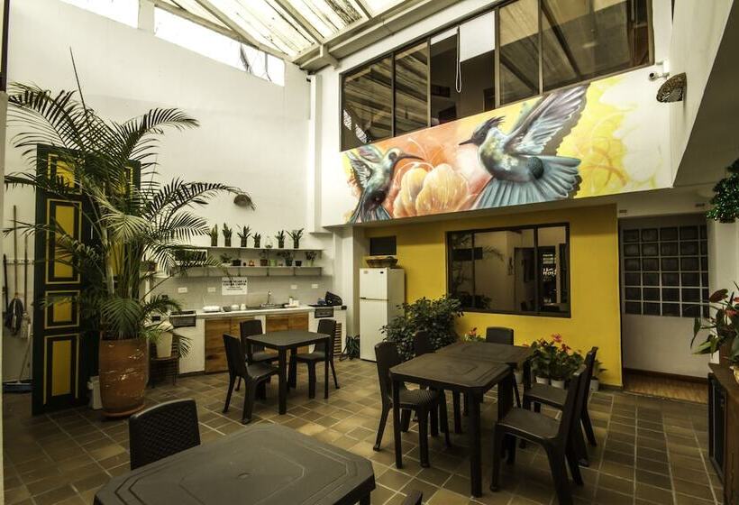 Hostal De La 57   Hostel