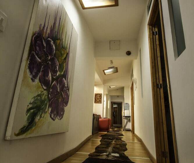 Hostal De La 57   Hostel