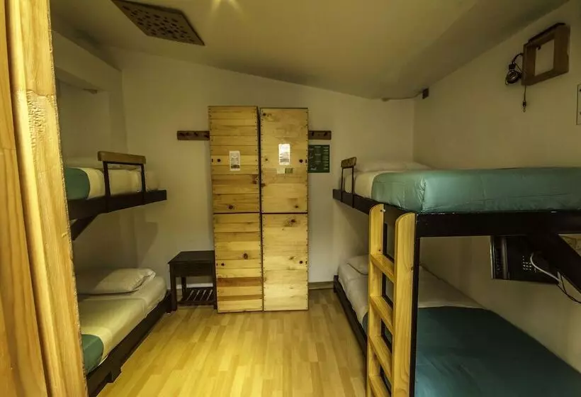 Hostal De La 57   Hostel