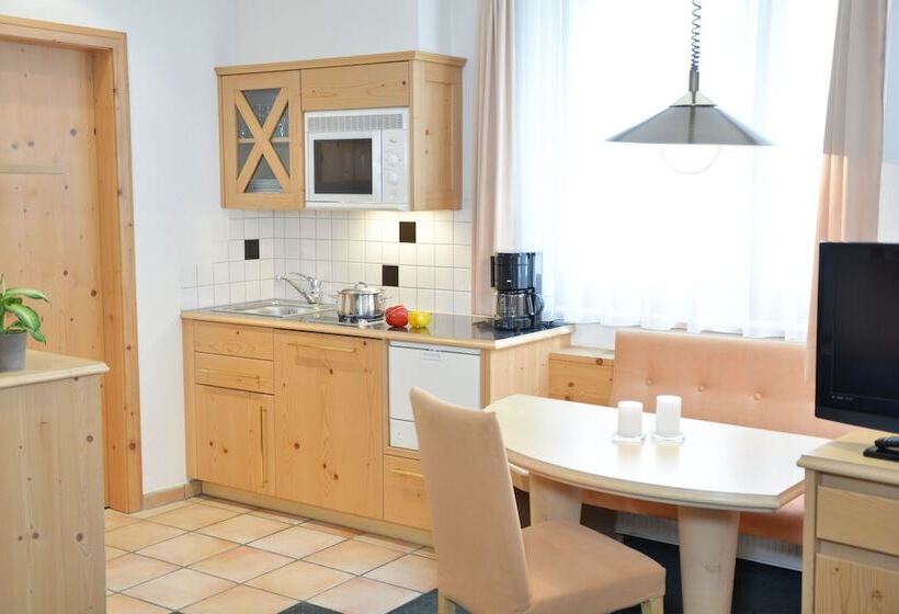 هتل Appartements Aurikel Corso