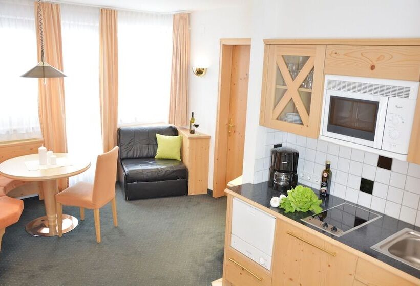 هتل Appartements Aurikel Corso