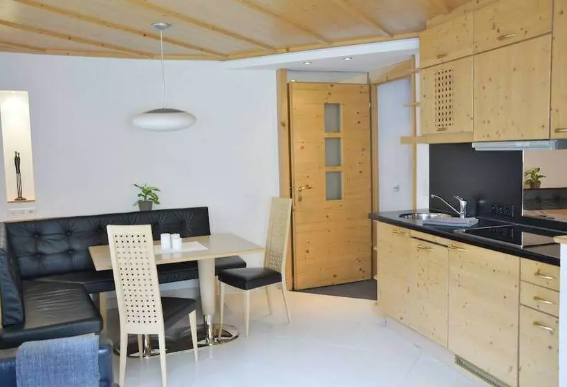 ホテル Appartements Aurikel Corso