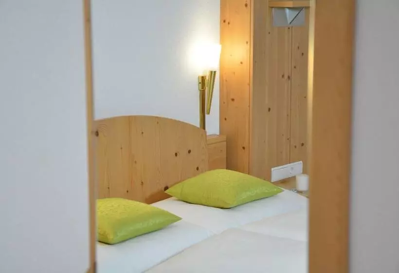 ホテル Appartements Aurikel Corso