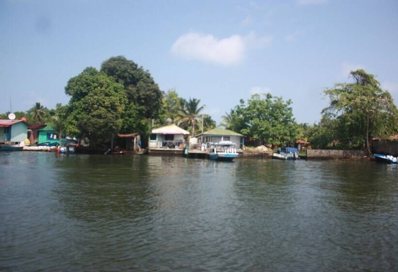 هتل Cabinas Sunset Tortuguero