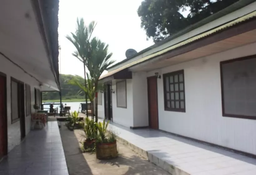 ホテル Cabinas Sunset Tortuguero