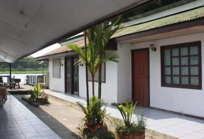 ホテル Cabinas Sunset Tortuguero
