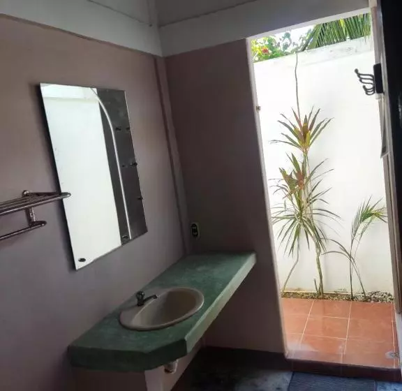 Hotelli Cabinas Tropicales