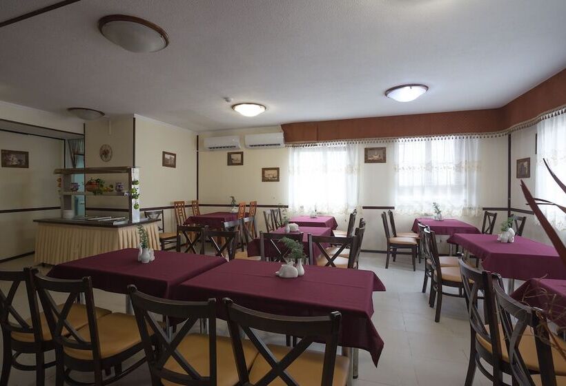 בית מלון כפרי Genrih I