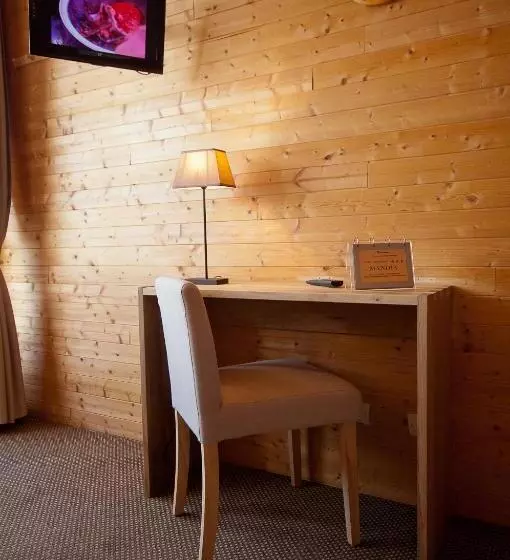 Hotelli Hôtel Restaurant La Mandia