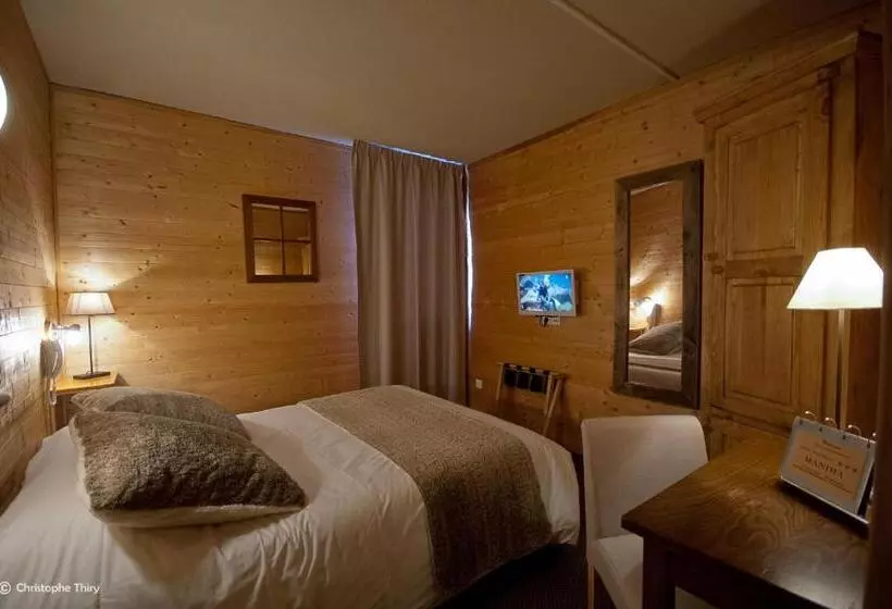 Hotelli Hôtel Restaurant La Mandia