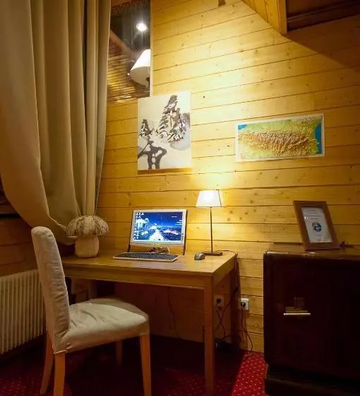 Hotelli Hôtel Restaurant La Mandia