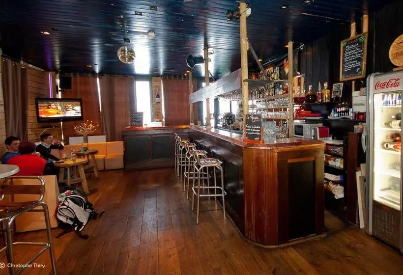 Hotelli Hôtel Restaurant La Mandia