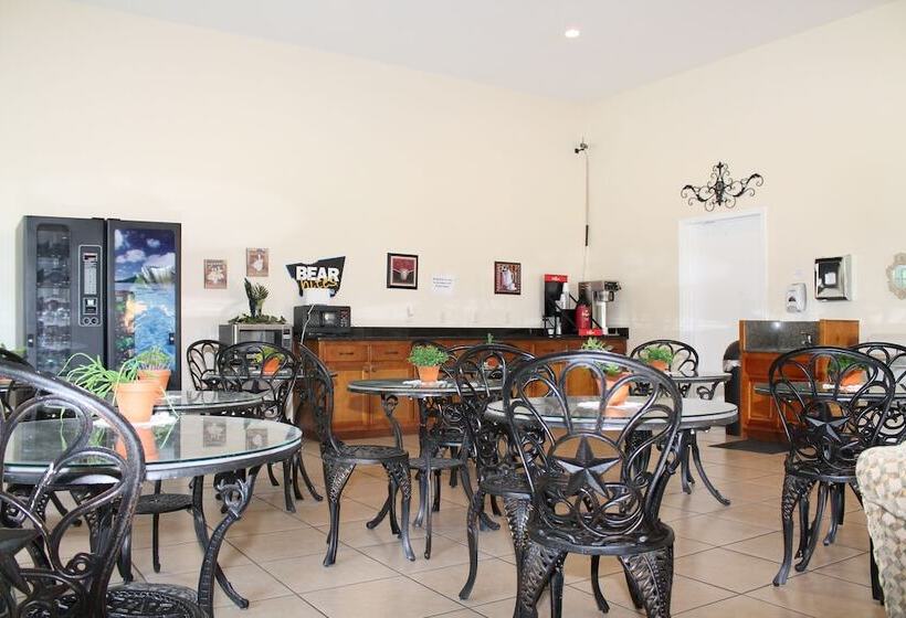 모텔 Travelers Inn