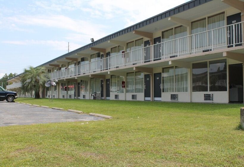 모텔 Travelers Inn