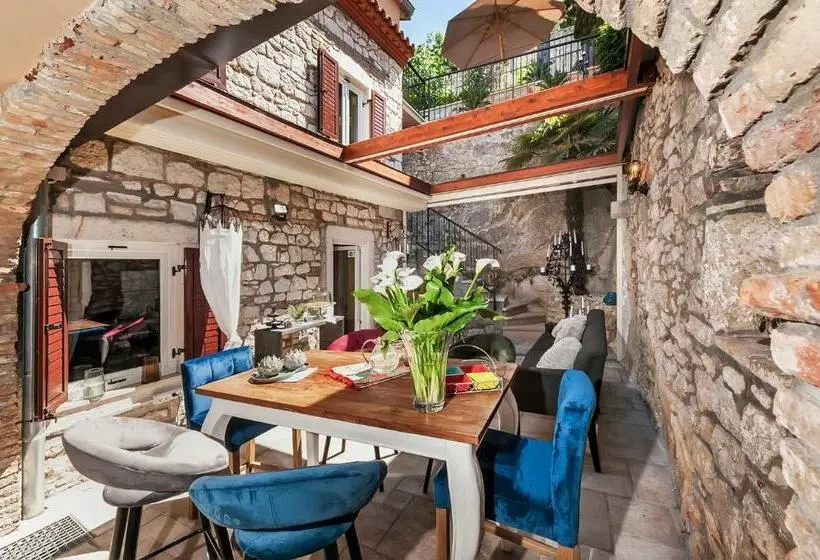 Majatalo Villa Orh