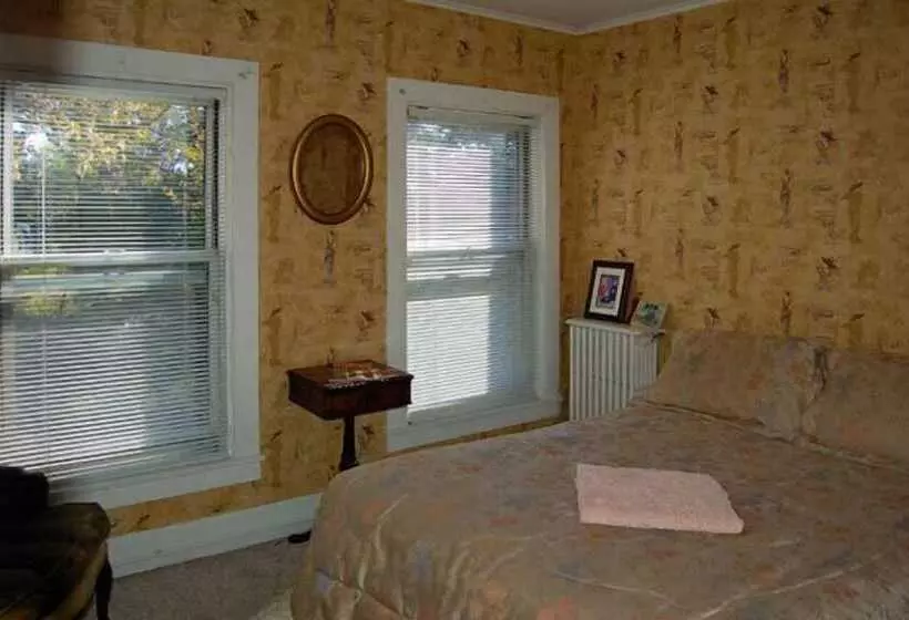 Majatalo Sutton's Place