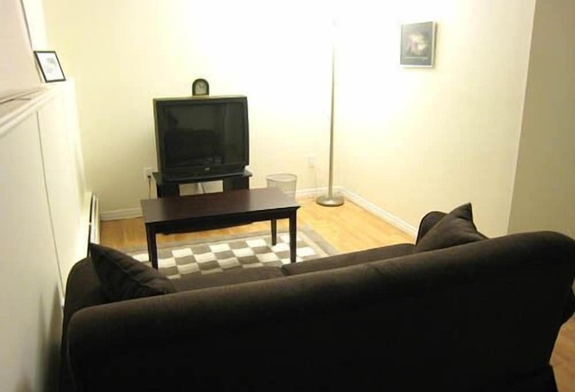 پانسیون Yellowknife Polar Suite