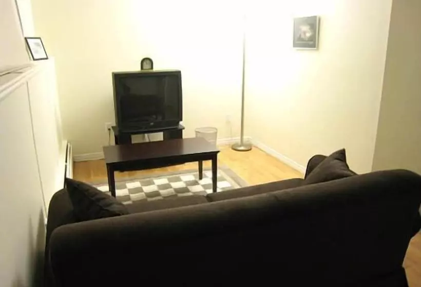 Majatalo Yellowknife Polar Suite