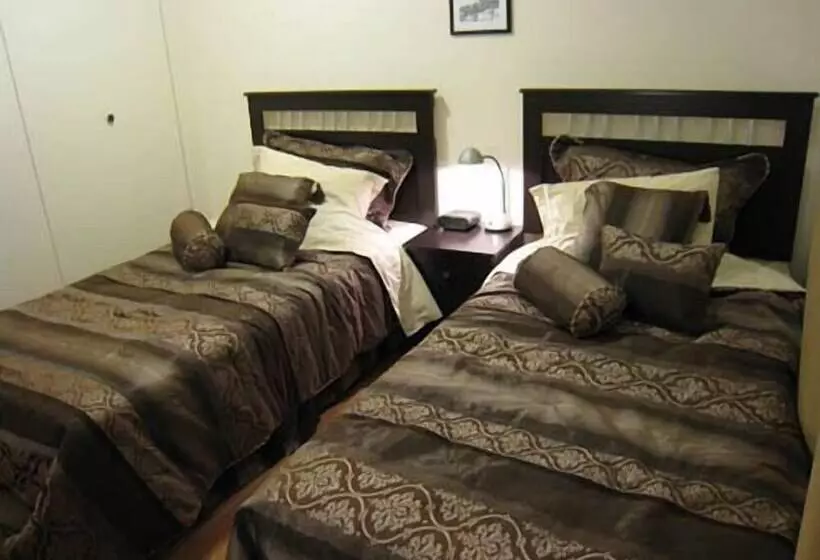 Majatalo Yellowknife Polar Suite