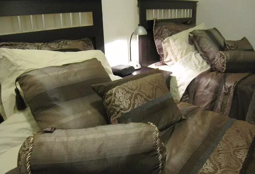 Majatalo Yellowknife Polar Suite