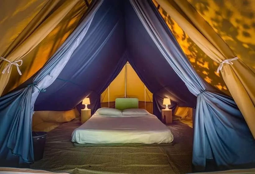 Resort Huttopia Sutton