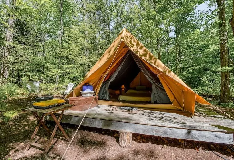 Resort Huttopia Sutton