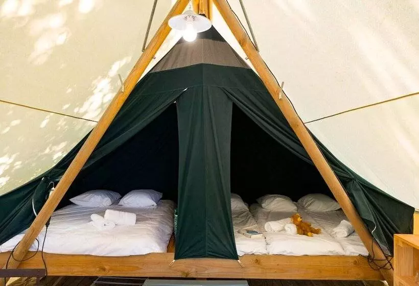 Resort Huttopia Sutton