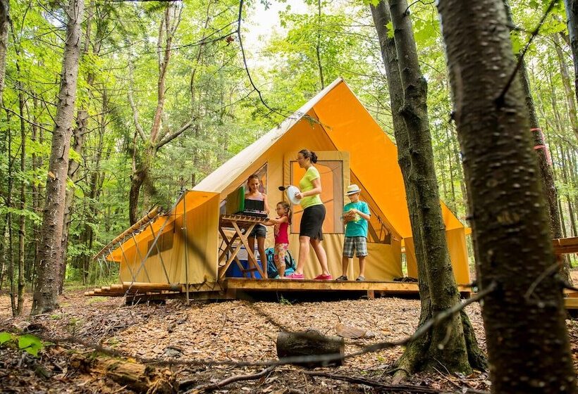 منتجع Huttopia Sutton