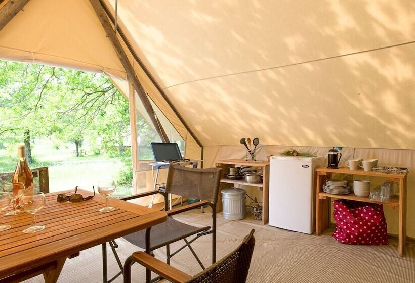 منتجع Huttopia Sutton