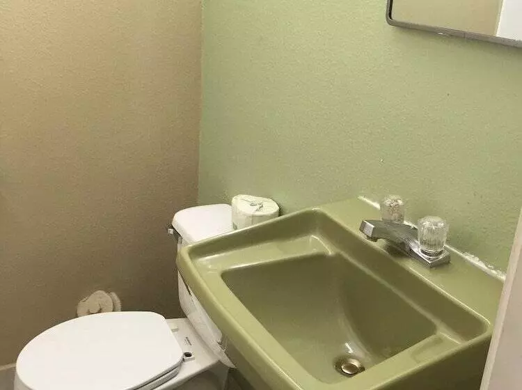 Town And Country Motel