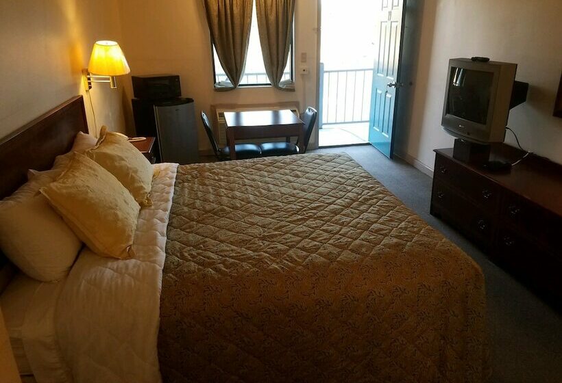 Traveler's Choice Motel