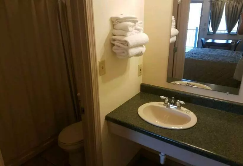 Traveler's Choice Motel