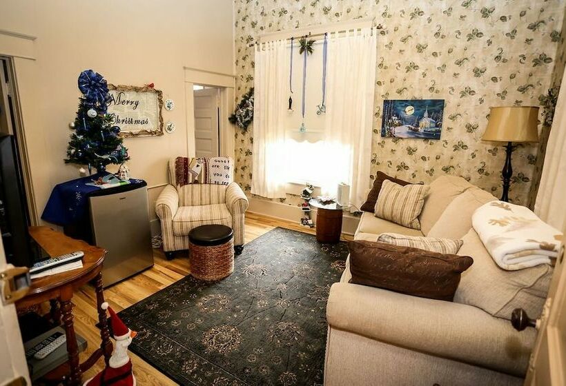 3rd Street Nest Bed & Breakfast