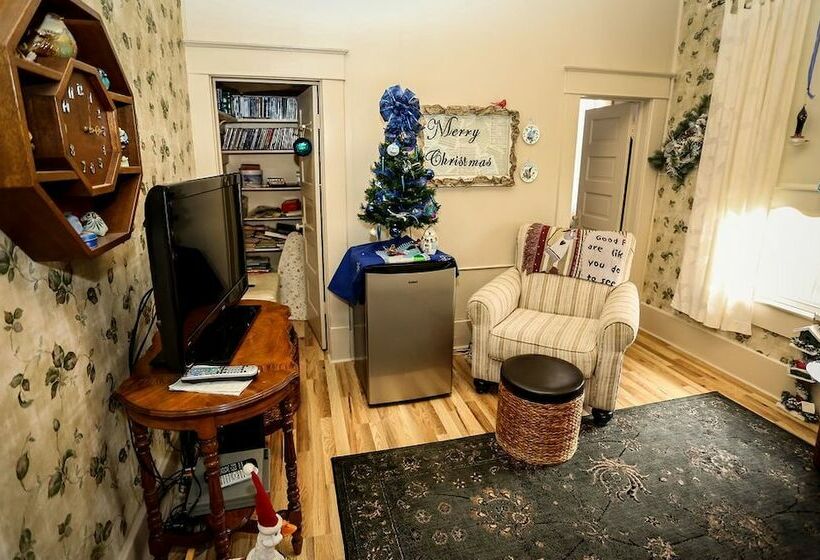 3rd Street Nest Bed & Breakfast