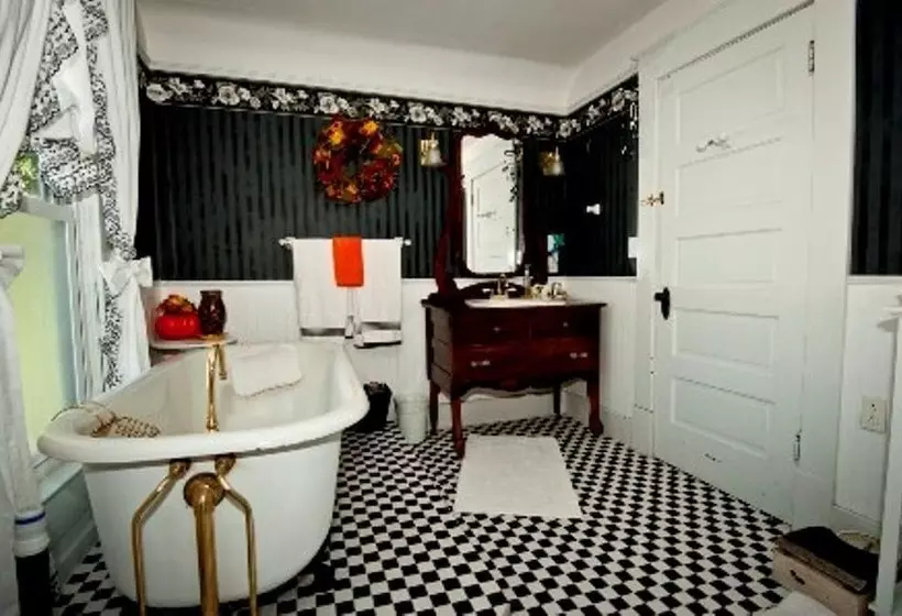 3rd Street Nest Bed & Breakfast