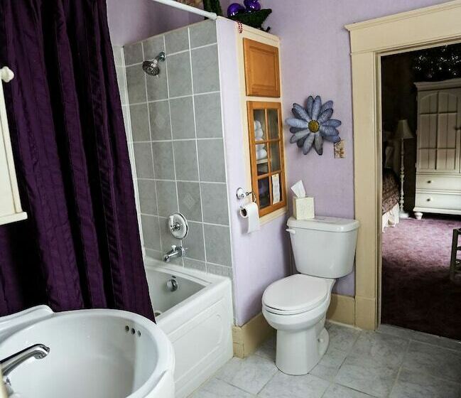 3rd Street Nest Bed & Breakfast