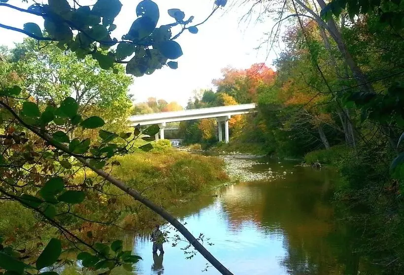 Aamiaismajoitus (B&B) Port Albert Inn