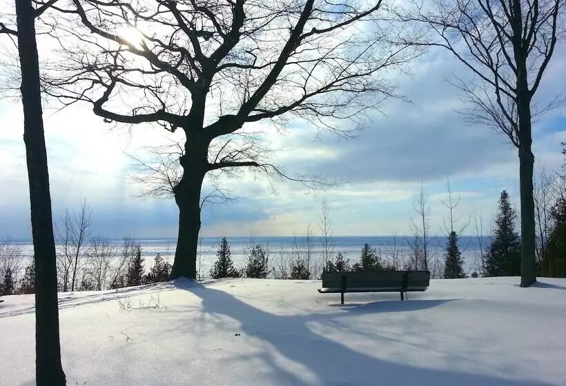 Aamiaismajoitus (B&B) Port Albert Inn