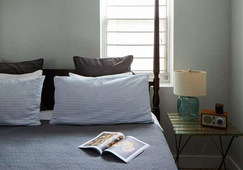 פונדק Wm. Farmer And Sons