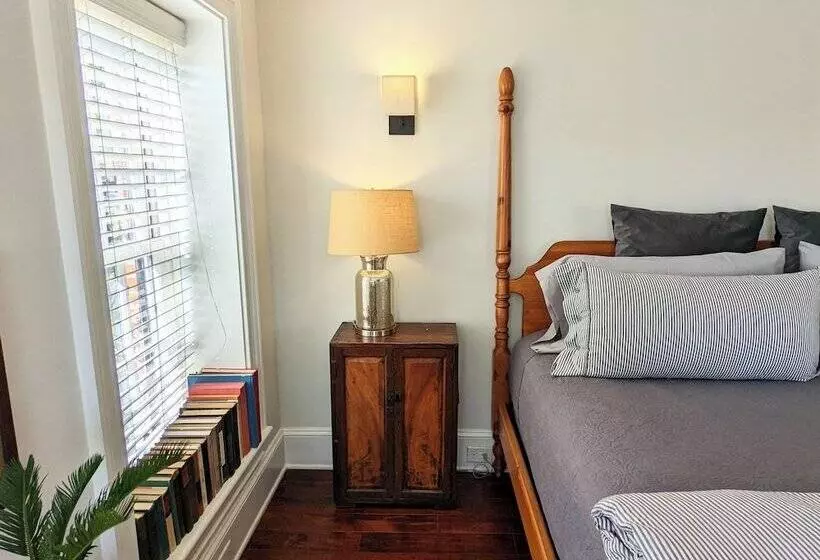 Hostelli Wm. Farmer And Sons